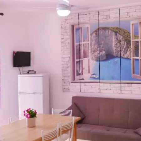 Апартаменти Embrace The Sea Breeze In