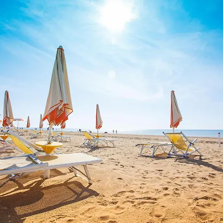 Embrace The Sea Breeze In דירה ביביונה